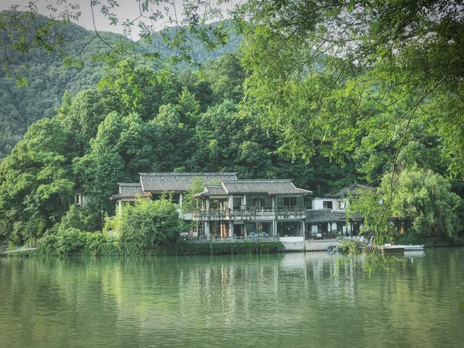 鸬鹚湾,鸬鹚湾风情小镇